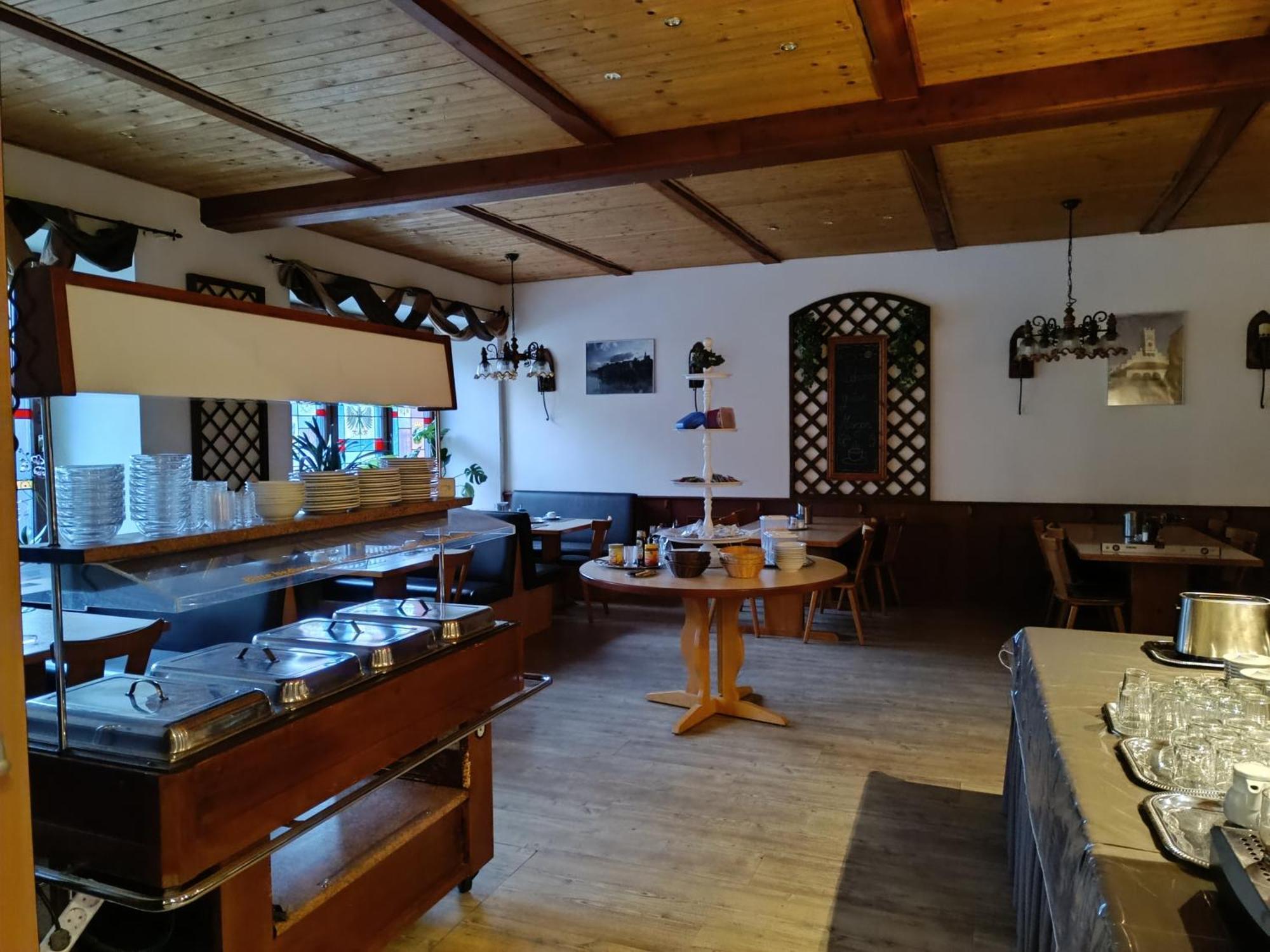 Hotel Pension Schwarzer Adler Набург Екстериор снимка