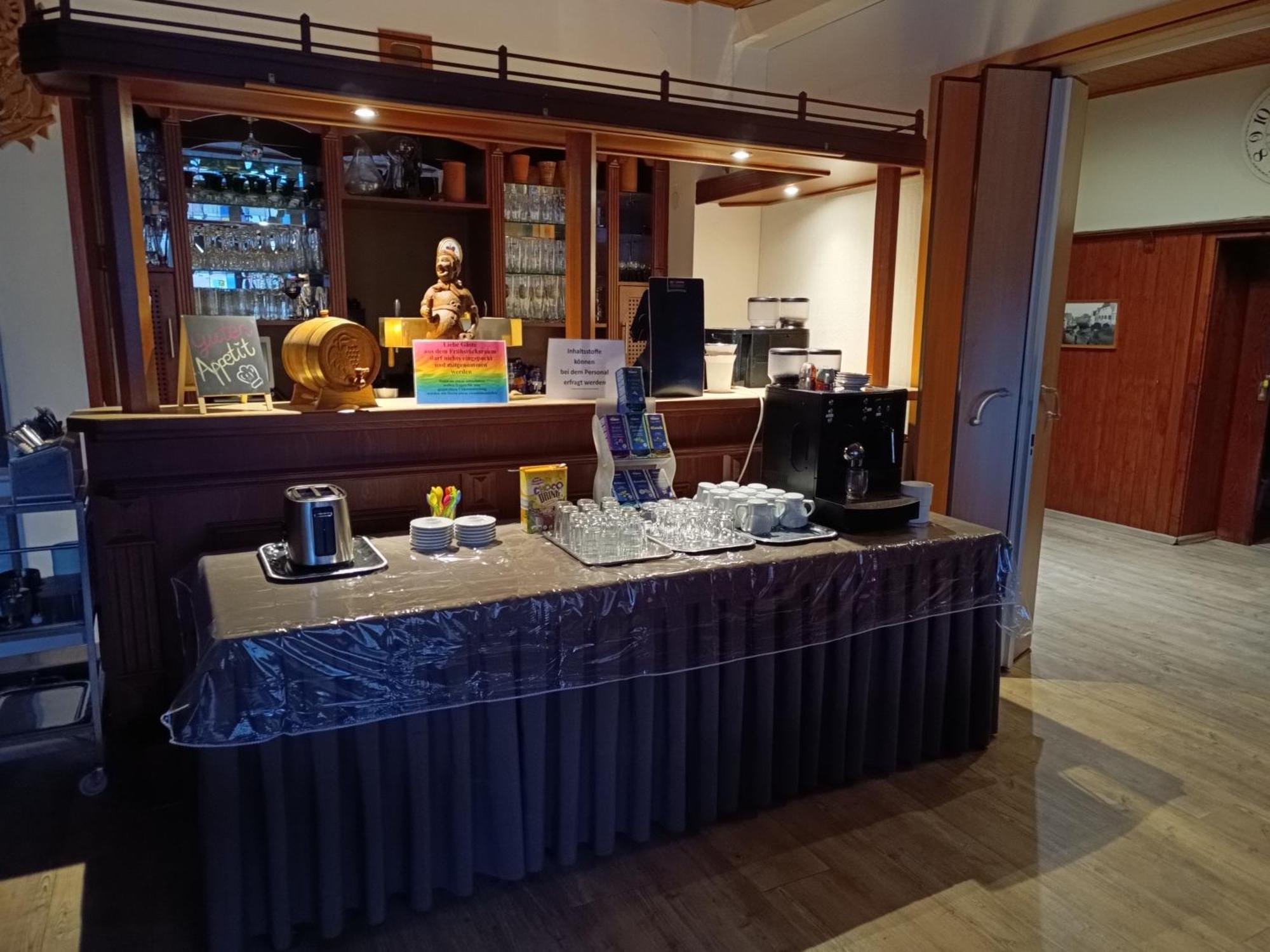 Hotel Pension Schwarzer Adler Набург Екстериор снимка