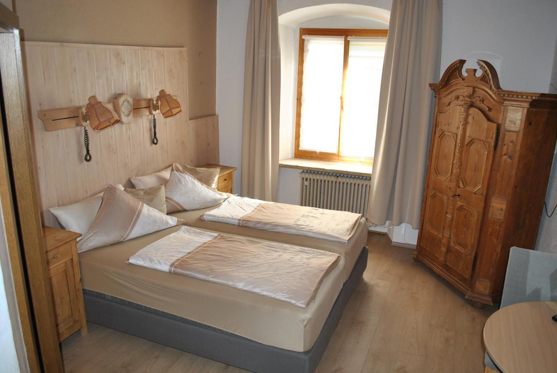 Hotel Pension Schwarzer Adler Набург Екстериор снимка